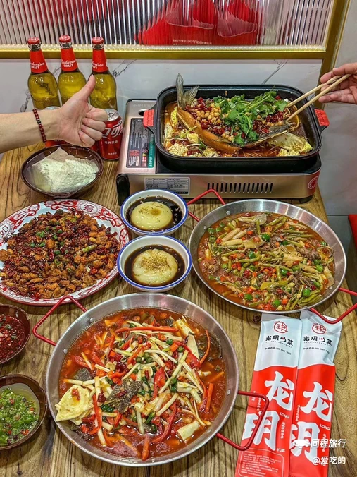 龙玥川菜·豆花饭·夜宵小龙虾(金杨路店) - 上海市旅游
