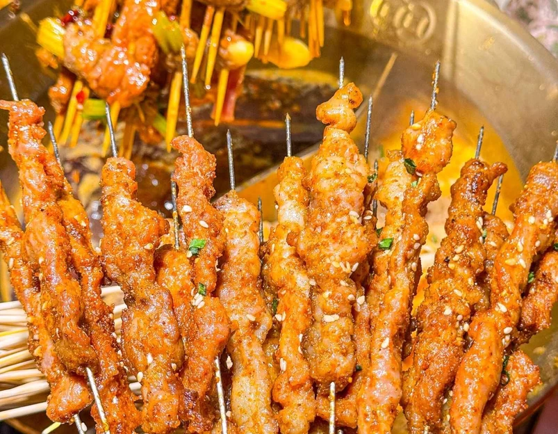 熊猫吃不胖·串串火锅烧烤(粮道街店) - 武汉市旅游 1