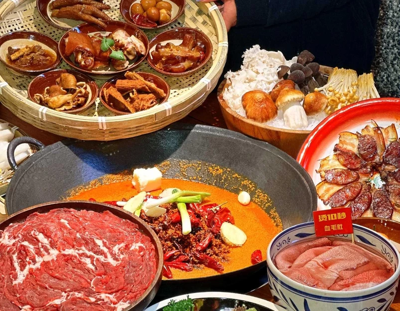 城窄巷子鲜货老火锅(周浦店) - 上海市旅游 1