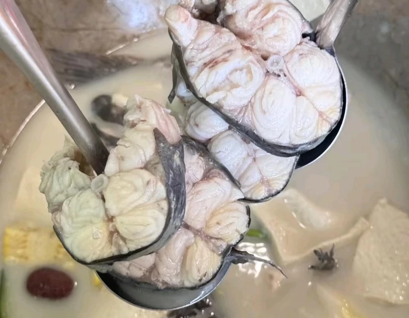 嘉年华澳乐购(奥特莱斯店)地下停车场 - 青岛市旅游 1