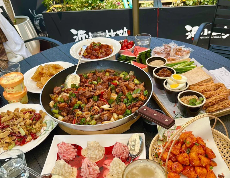 沂小二炒鸡(沂州里店) - 临沂市旅游 1