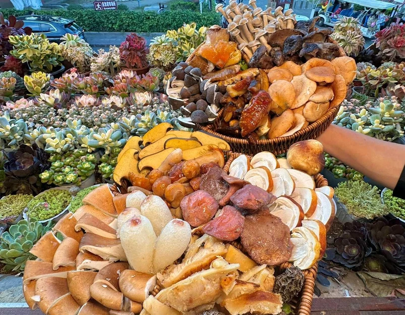 菌二哥·野生菌火锅·围炉烤肉·白族石板烧(大理古城总店) - 大理白族自治州旅游 1