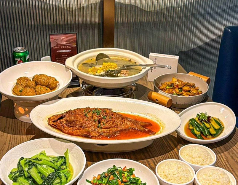 艳阳天·非遗楚菜(黄鹤楼店) - 武汉市旅游 1