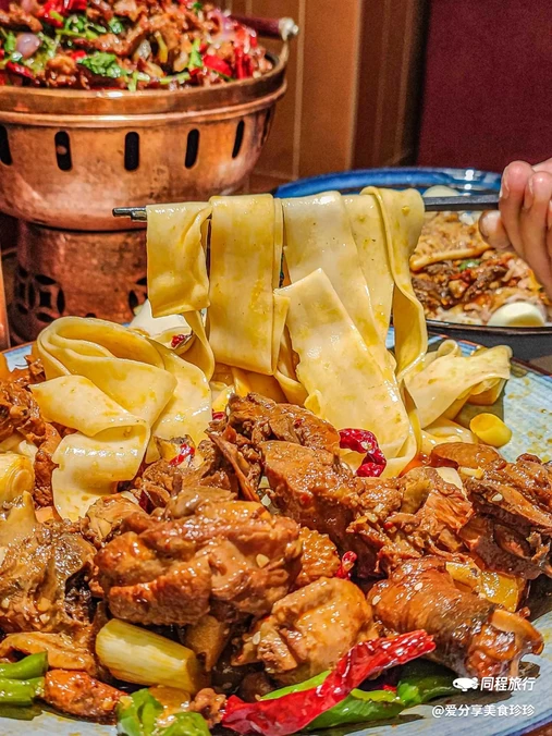 清真.卡德尔大叔新疆主题餐厅(大拇指广场店) - 上海市旅游