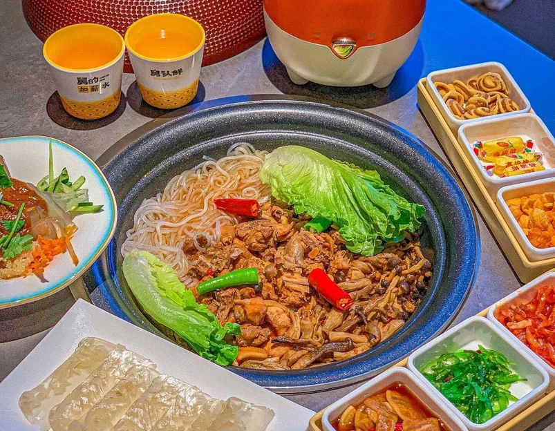 舅认鲜铁锅炖·东北炖鸡大王(百信广场店) - 广州市旅游 1