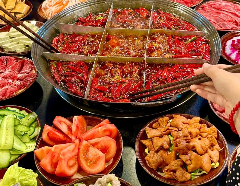 燕姐老火锅(小龙坎店) - 重庆市旅游 1