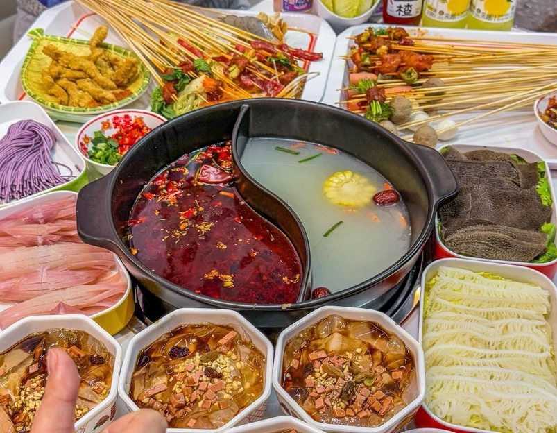 蜀签签泥锅串串香火锅(滨江天街店) - 杭州市旅游 1