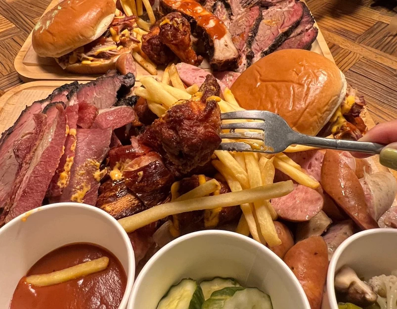 山丘精酿·BBQ美式餐吧(西城夜未央店) - 南京市旅游 1