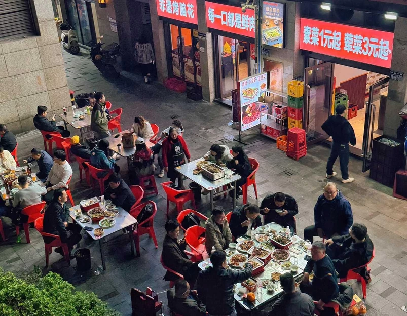 李氏串烧小龙虾烤鱼 鲜肉烧烤大排档(七星岗店) - 重庆市旅游 1