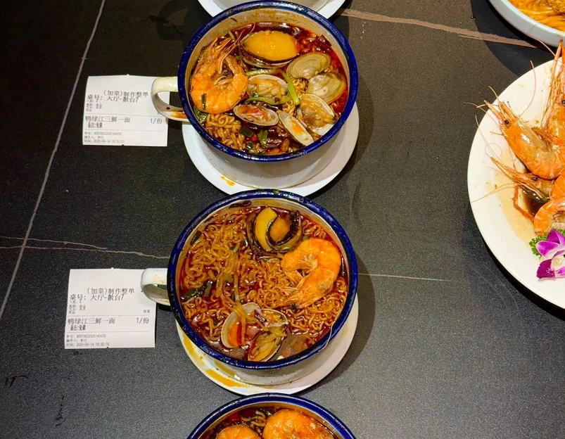 鸭绿江海鲜烧烤大排档(同泰街店) - 大连市旅游 1