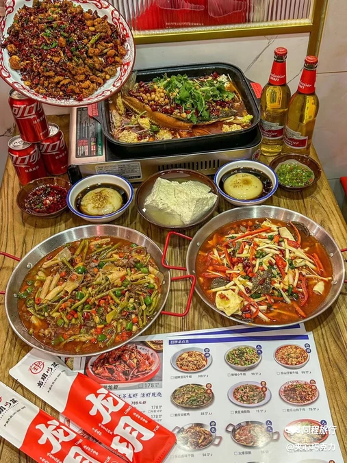 龙玥川菜·豆花饭·夜宵小龙虾(金杨路店) - 上海市旅游