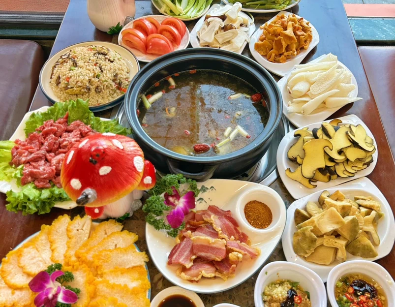 山菌王野生菌火锅(宝海店) - 昆明市旅游 1