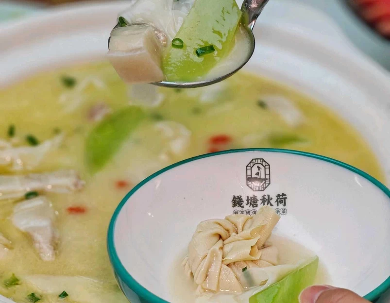 钱塘秋荷·新江浙菜(大华店) - 上海市旅游 1