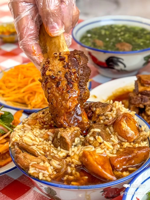 盖东来大块牛肉饭(五一广场店) - 大连市旅游