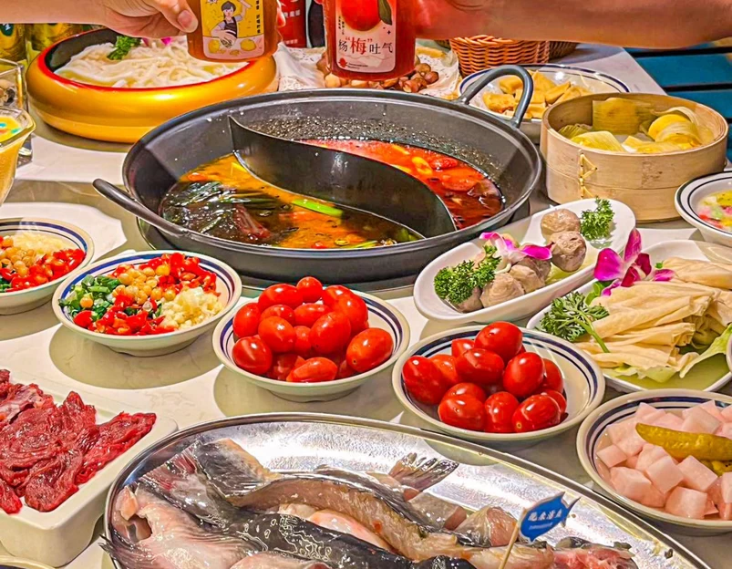 小伍姐活鱼火锅(浦江城市生活广场店) - 上海市旅游 1