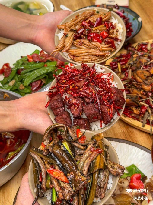 挤一桌·辣变(重庆首店) - 重庆市旅游