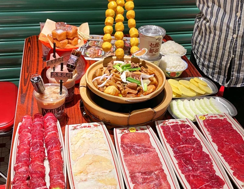 沙胆彪炭炉牛杂煲(览秀城店) - 青岛市旅游 1