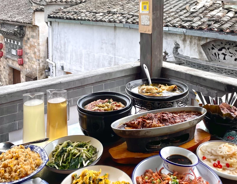 聚八方·地方菜徽菜.臭鳜鱼.毛豆腐 - 黄山市旅游 1