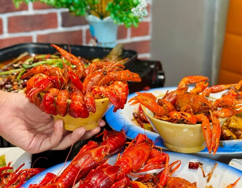 夺胃-小龙虾烧烤烤鱼(龙盛国际商业广场店) - 上海市旅游 1