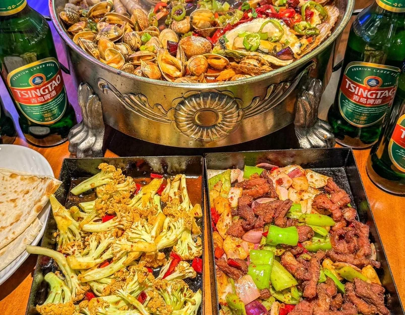 老戳子烤肉海鲜大排档(台东店) - 青岛市旅游 1