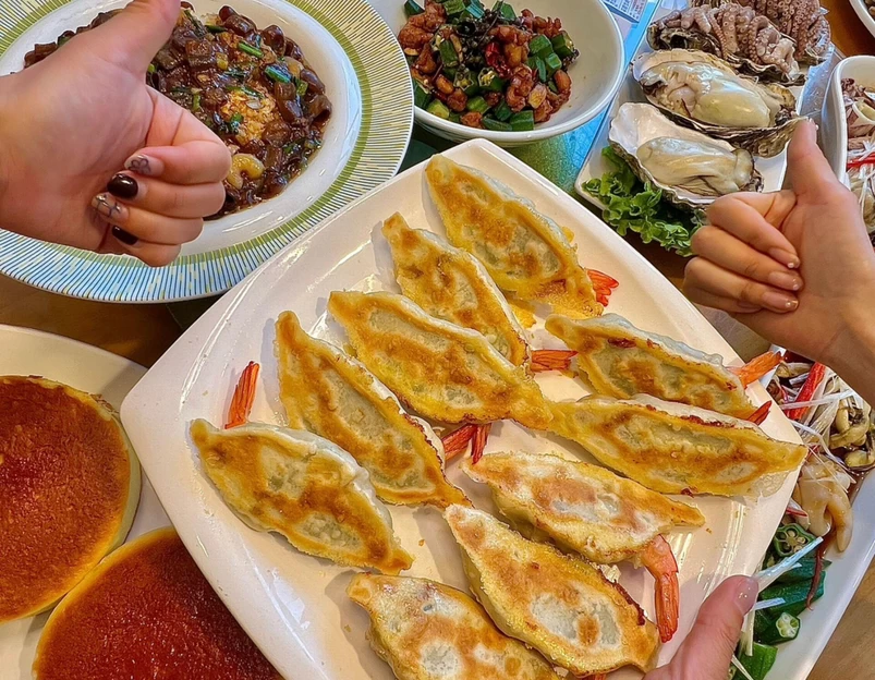 老邻居·八鲜锅贴 海肠捞饭 鲅鱼饺子(高铁站店) - 威海市旅游 1