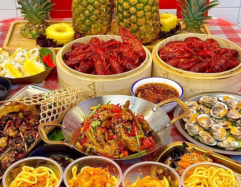 高大龙虾·烧烤·海鲜·江湖菜(莱山店) - 烟台市旅游 1