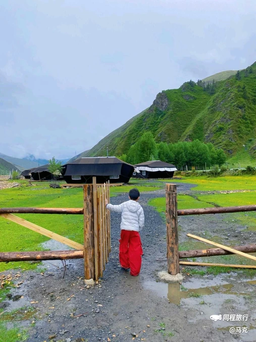 瓦板营地·野奢帐篷民宿 - 甘孜藏族自治州旅游