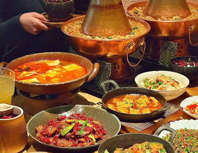 云彩坡· 云南古法油焖鸡(世纪汇店) - 上海市旅游 1