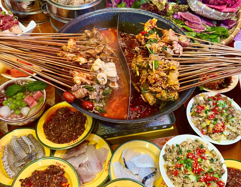 小耳朵自助全牛火锅串串(内街店) - 南宁市旅游 1