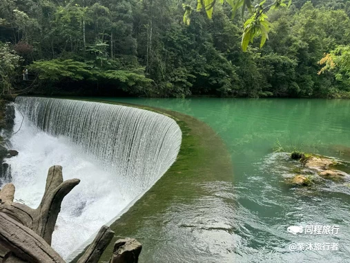 卧龙潭瀑布 - 黔南布依族苗族自治州旅游