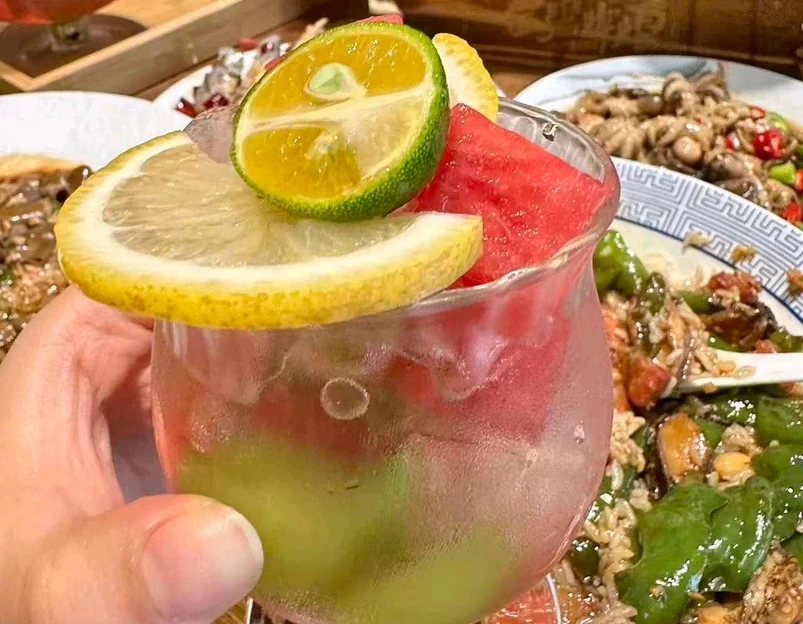 金碧辉煌海鲜烧烤啤酒厂(大连旗舰店) - 大连市旅游 1