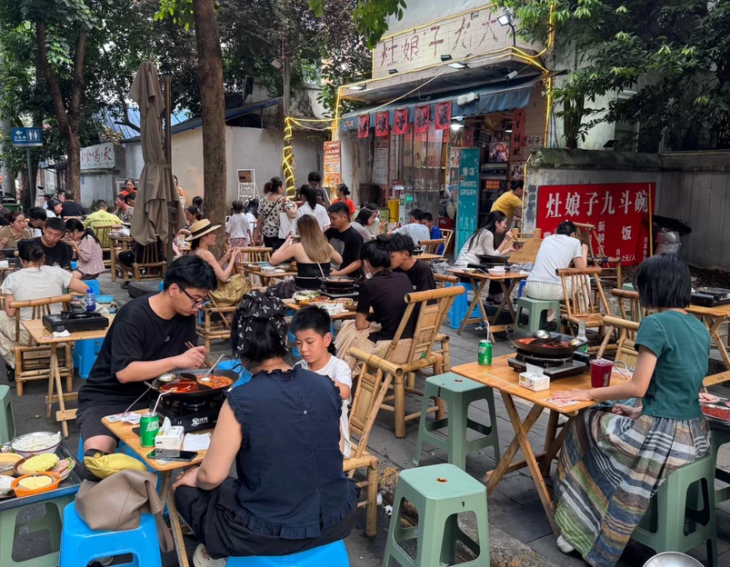 灶娘子九大碗社区火锅(成都总店) - 成都市旅游 1
