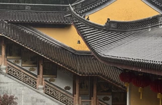 法喜寺的下雨天，我能坐一整天