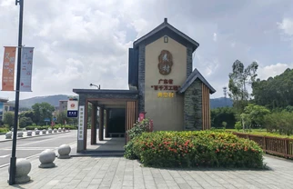 周未逛麦村，爬石牙顶