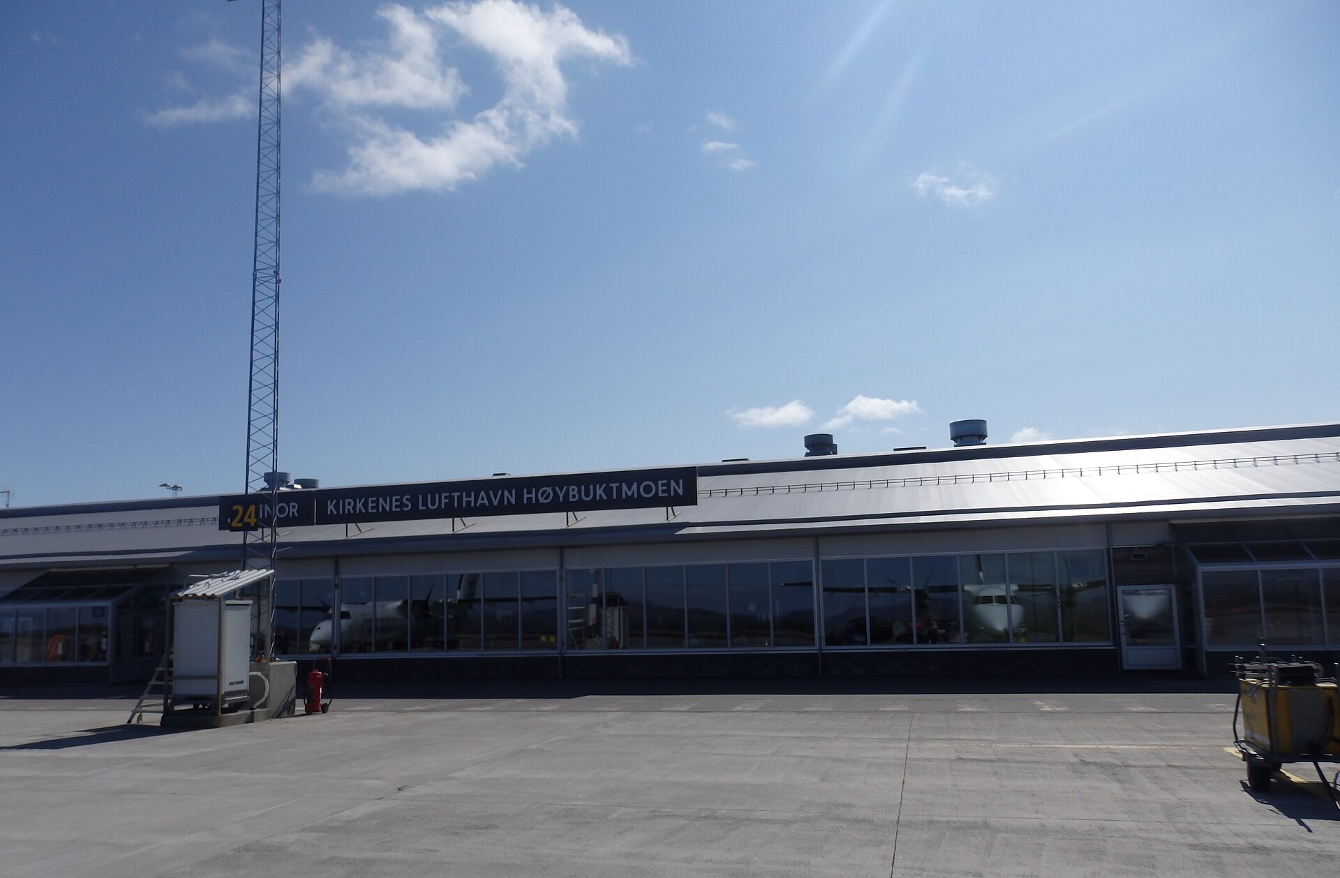 Kirkenes Airport, Høybuktmoen