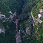 张家界大峡谷蹦极