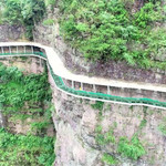 巴勒山玻璃栈道