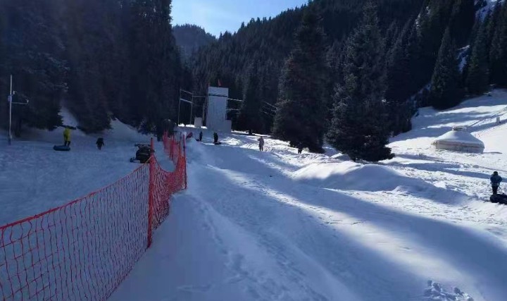 天山小峡谷滑雪场门票