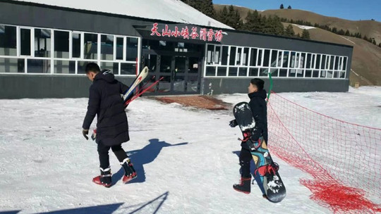 天山小峡谷滑雪场门票