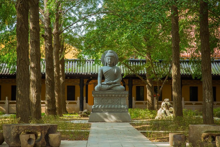 息心寺,让心歇息的地方,国家4a级旅游景区,寺庙的建筑古朴典雅,在蓝天