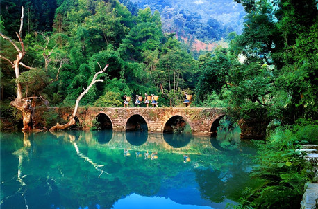 5天4晚·2成人下单赠1儿童+黄果树+小七孔+千户苗寨跟团游