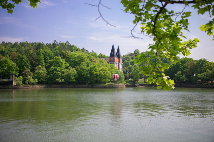 新余 人间四月天,烟雨仙女湖,赏最美山水爱情岛的风景很美,还有不少