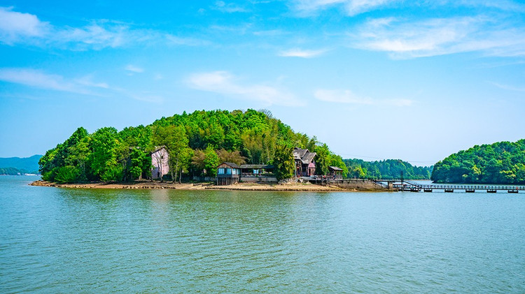 多变的天气感受不一样的仙女湖