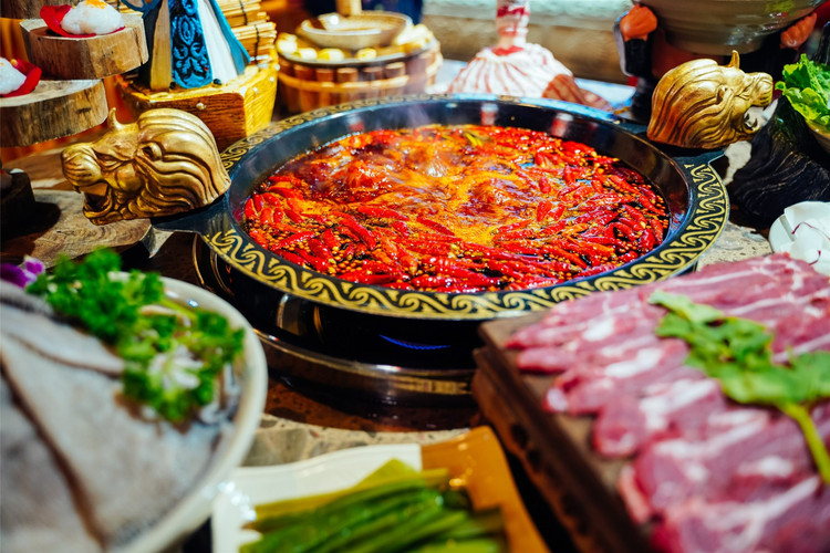 重庆 重庆小游|三天两夜保姆级穷游攻略 重庆老火锅锅底味道非常霸道