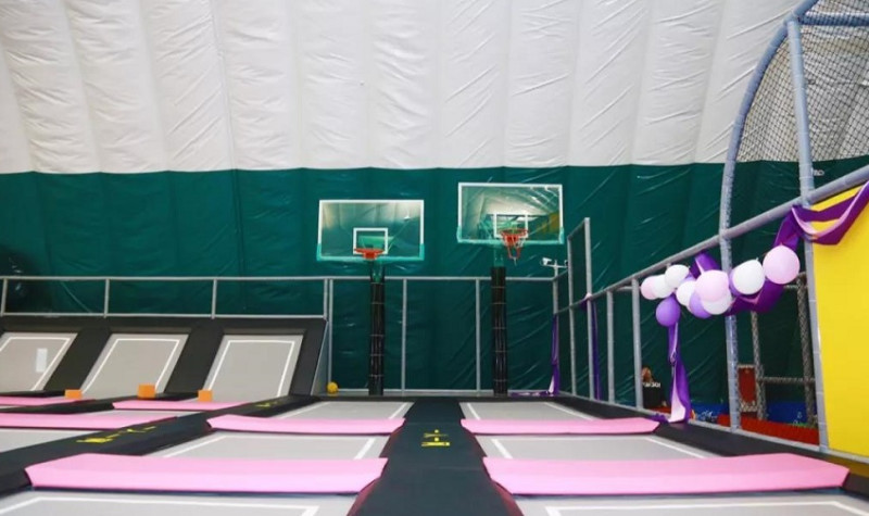 反转地球蹦床乐园小营路店