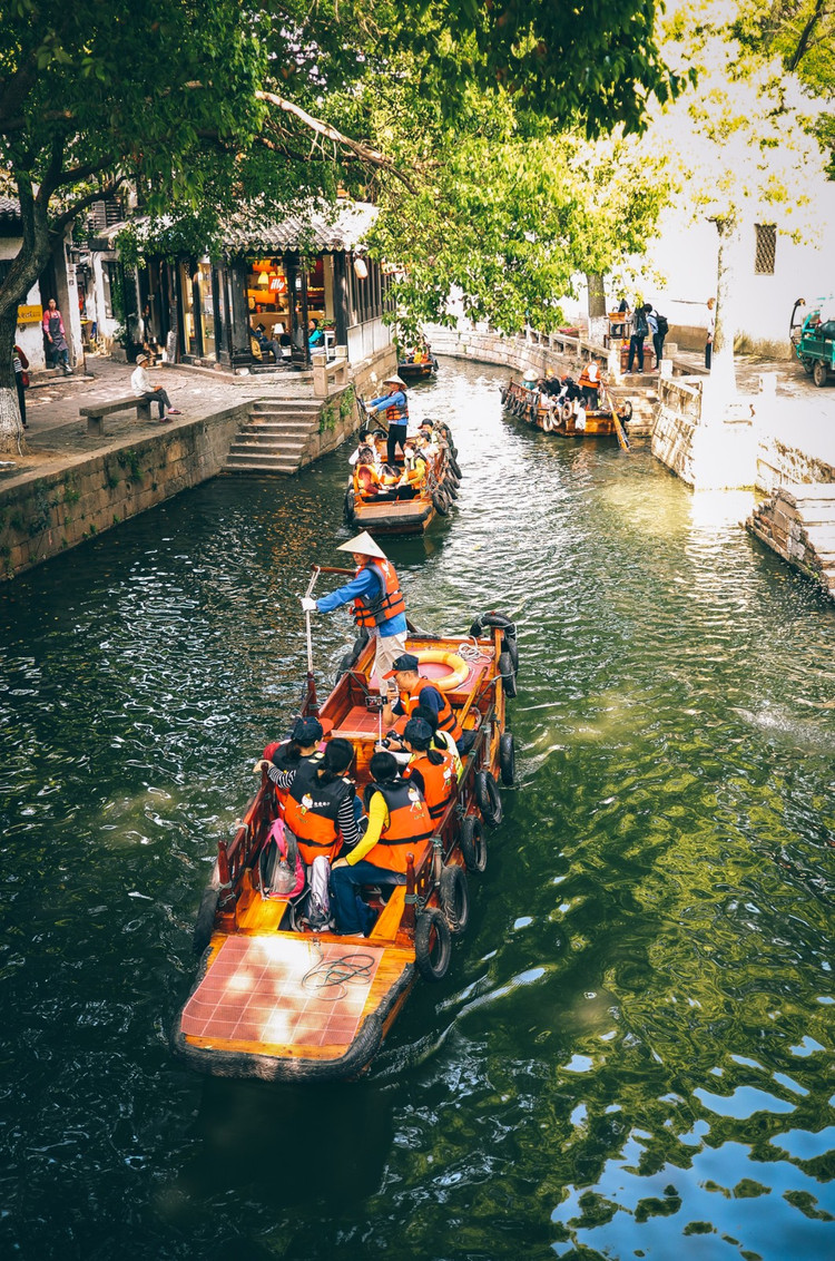 现在已经变成江南水乡婚俗馆,展出古时候婚嫁的仪式流程,婚俗物件等