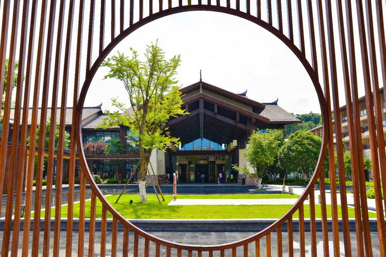 石阡佛顶山温泉小镇撒个欢晚上住在水乐园对面的御汤生温泉度假酒店