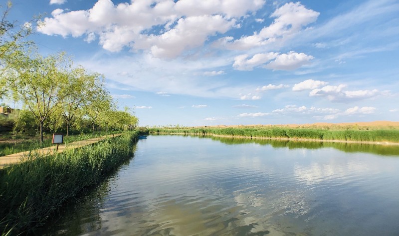 腾格里天鹅湖景区
