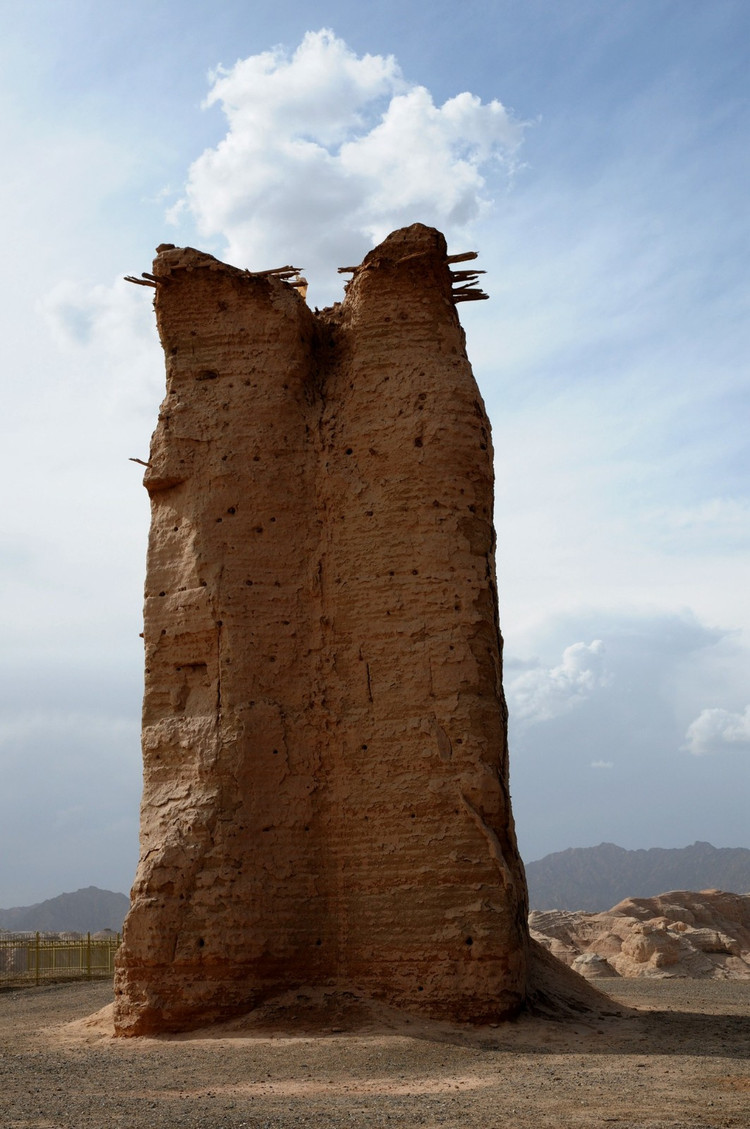 新疆克孜尔尕哈烽燧,两千年前的汉长城遗址