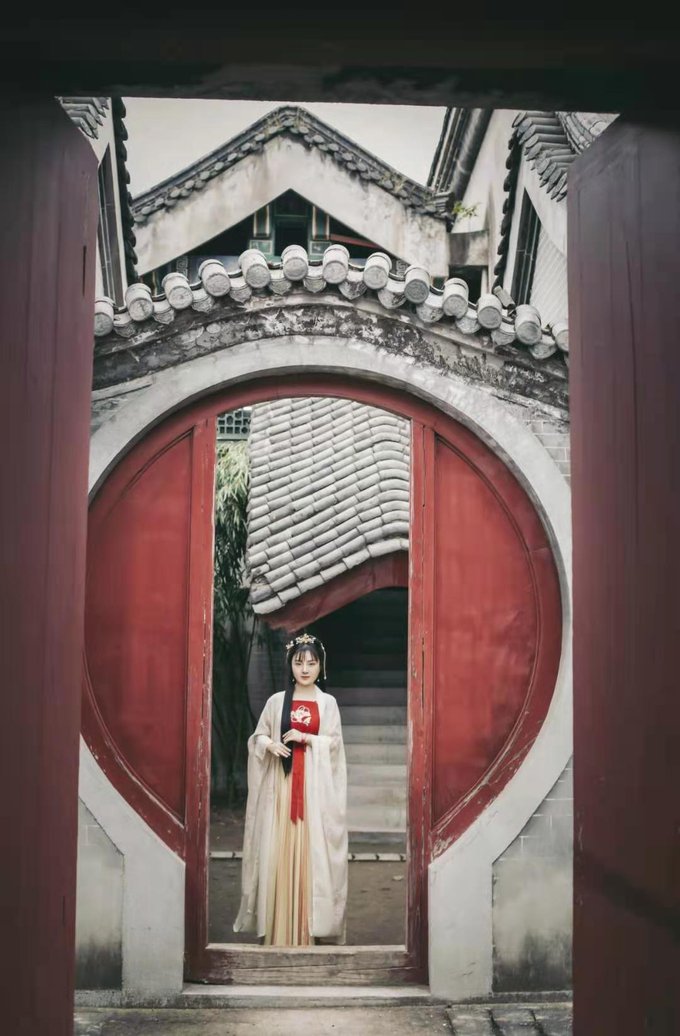 走进横店电影城